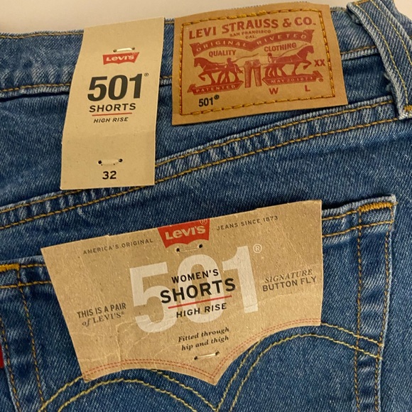 Levi’s high rise denim shorts. Size 32. - Picture 4 of 5